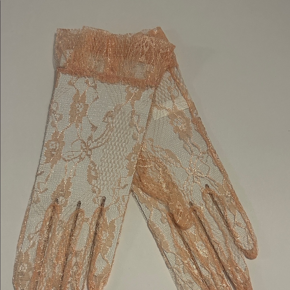 Vintage NWT Elegant Lace Gloves in Peach/light Pink 100%Nylon